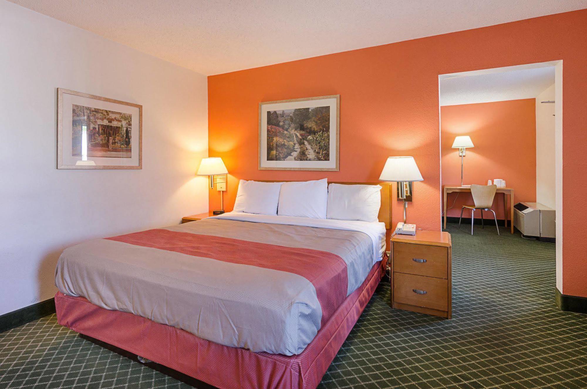 Econo Lodge Inn & Suites ג'ונסון סיטי מראה חיצוני תמונה